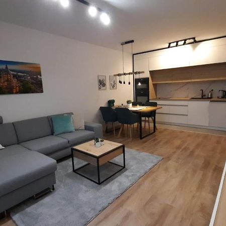 Bpr Space Grey Home With Balcony Budapest Kültér fotó